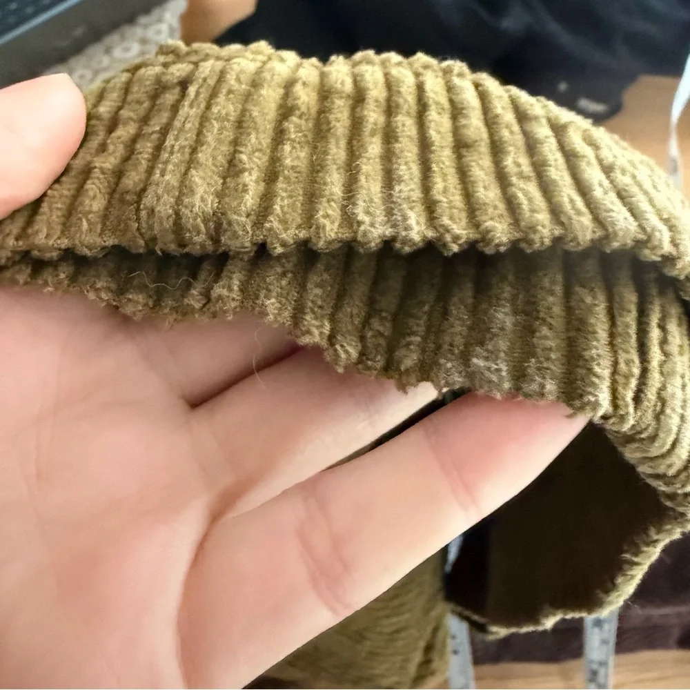 Madewell Corduroy A-Line Front pocket Mini Skirt front  in Olive  Green - 4 - Picture 12 of 13